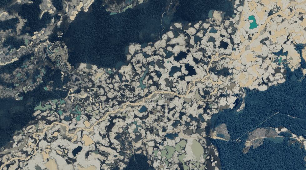 Imagen satelital muestra la expansión de la minería ilegal de oro en La Pampa, una zona colindante con la Reserva Nacional Tambopata. Imagen satelital: Airbus